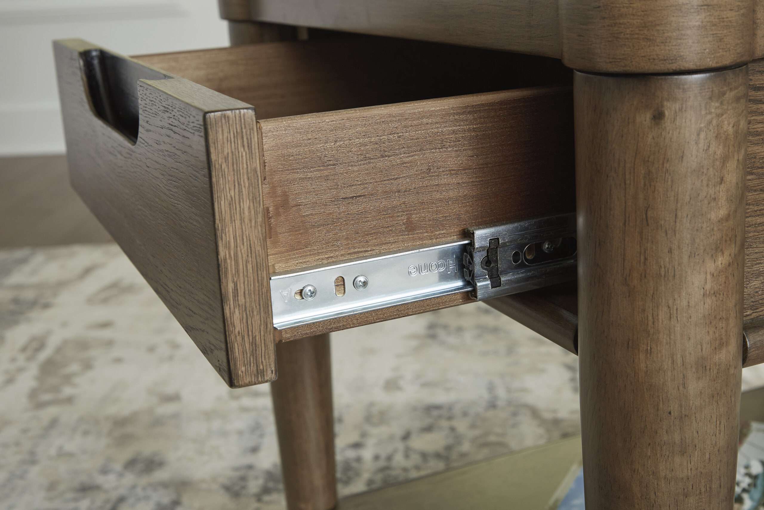 Roanhowe End Table - Image 3