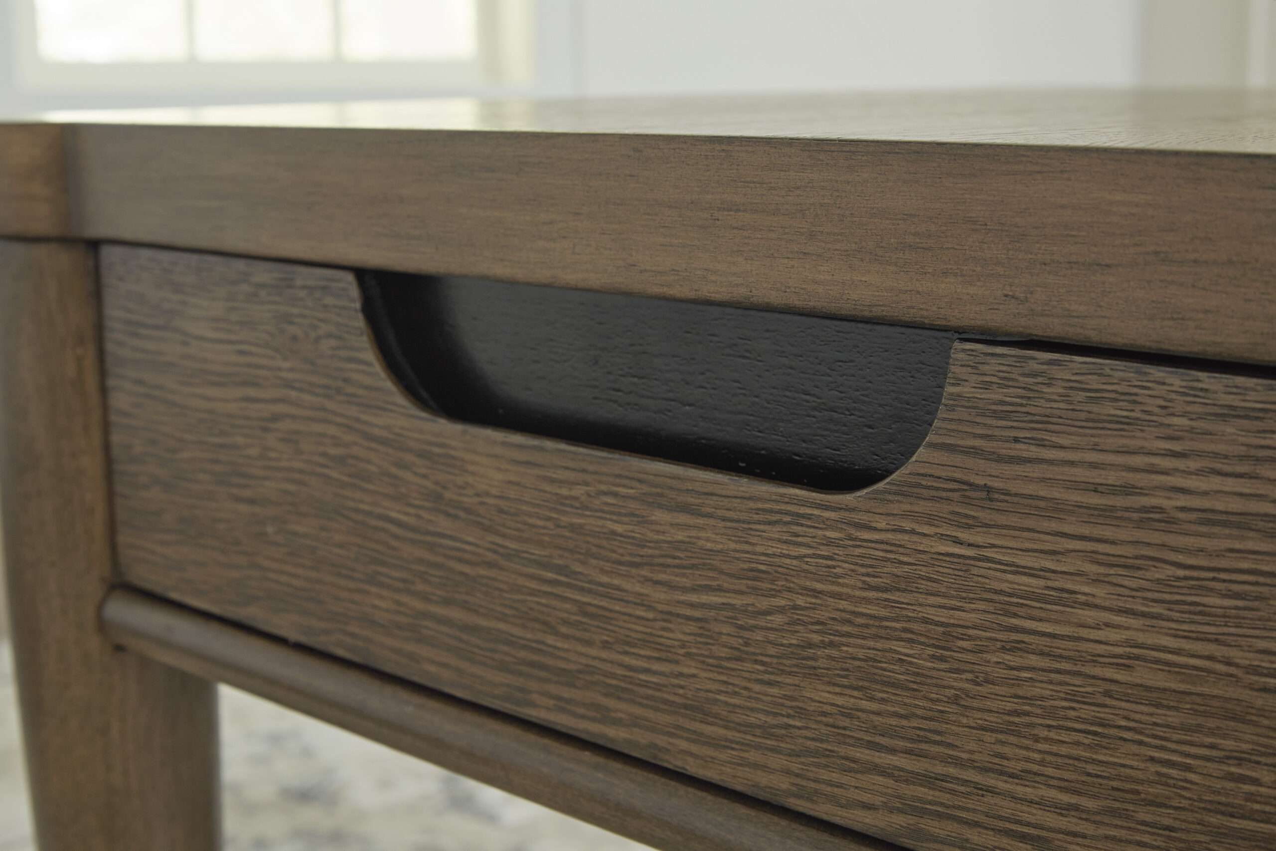 Roanhowe End Table - Image 4